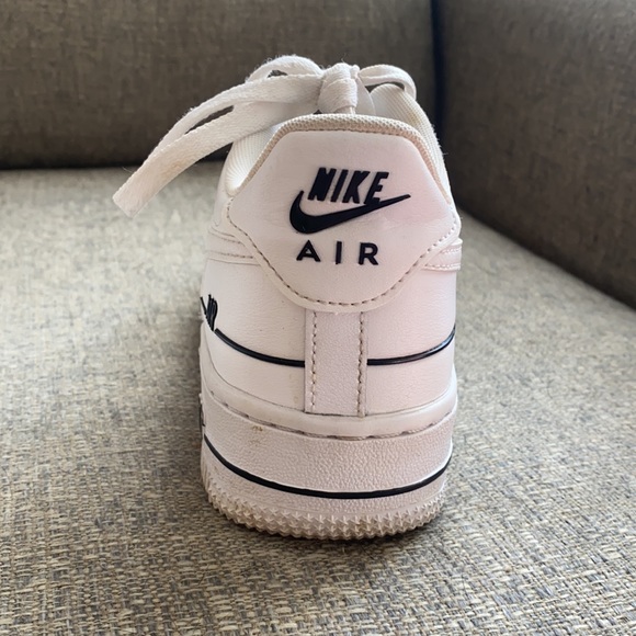 Barley worn Nike Air Force 1s. Size 4Y. Black and white - Picture 4 of 4